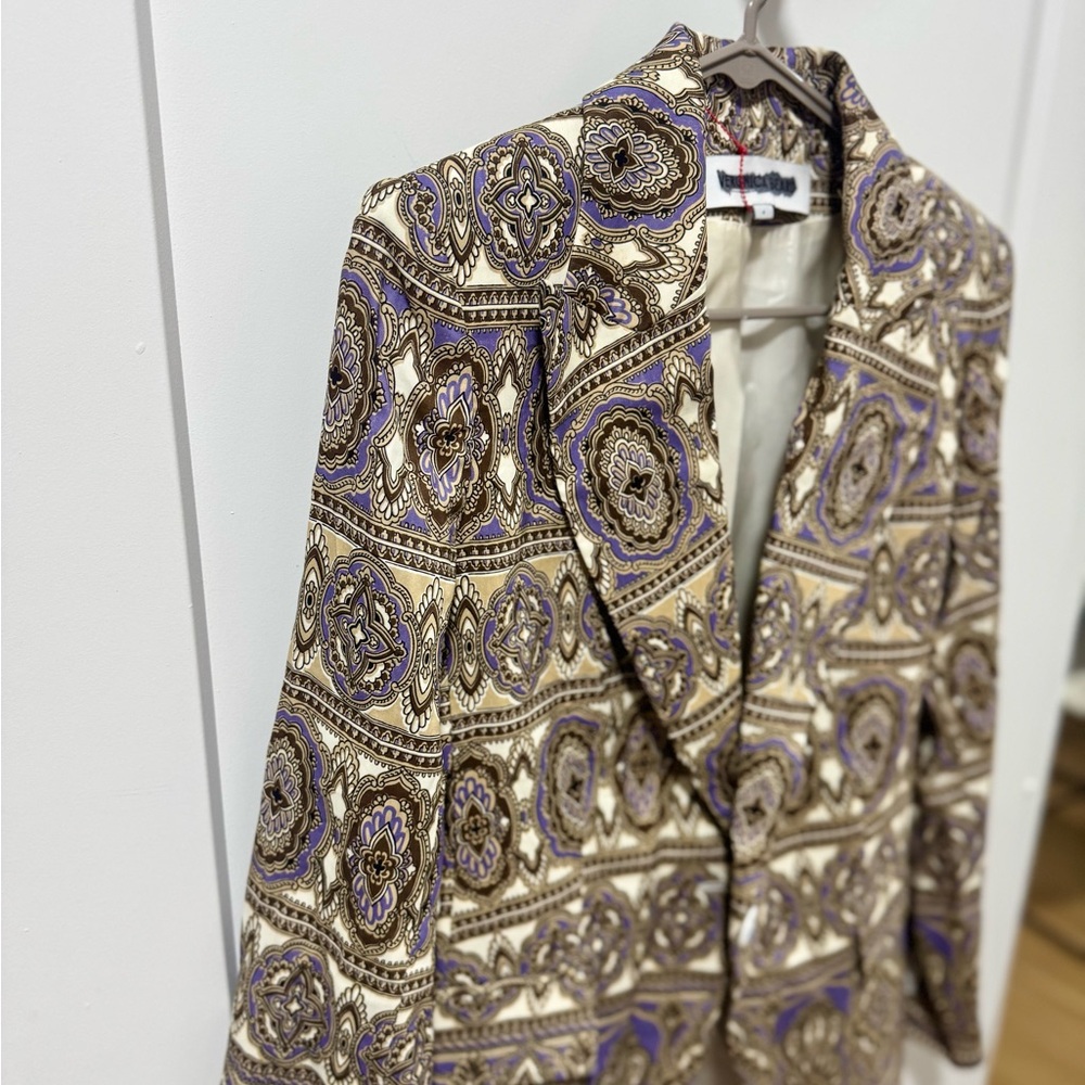 Single Button Dickey Blazer in Khaki Stone Tapestry Print